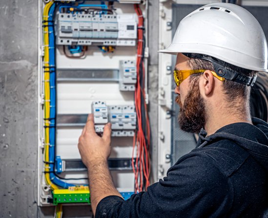 Reparaciones eléctricas de emergencia para hogares y negocios Aldea del Rey